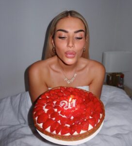 Actress Ambre Abadia HD Instagram Photos and Wallpapers November 2023