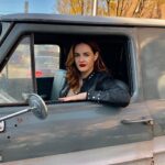 Ambyr Childers Instagram - Flashback to that crisp NY day, filming season 1 @younetflix 🖤 Missing that red hair and those fishnets!