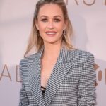 Ambyr Childers Instagram – Last night’s premiere of @thefirstlady_sho 
What an inspiration!! 

💄: @blondet0urage 
💃: @adenarohatiner 
@pinkoofficial