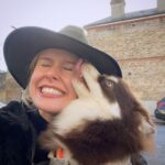 Amelia Eve Instagram – Christmas Kisses in the time of Corona 🥴

• For anyone struggling with the weight of this day.. please be kind to yourself. Today is a day to be grateful for all that we do have, to spread love and joy not only to others but also within yourself 💖 Merry Christmas Beauties! ✨