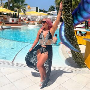 Amelia Lily Instagram - Spreading the sparkle 🪩🪩🪩