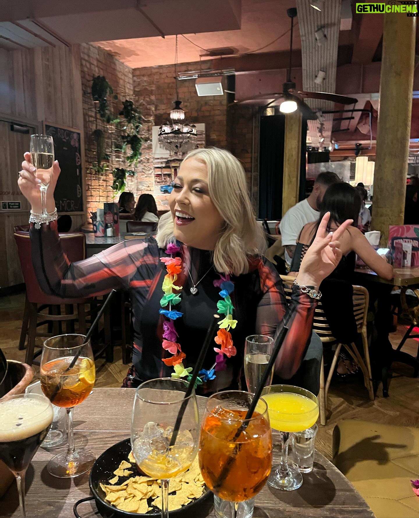 Amelia Lily - 779 Likes - Photo dump 🤍