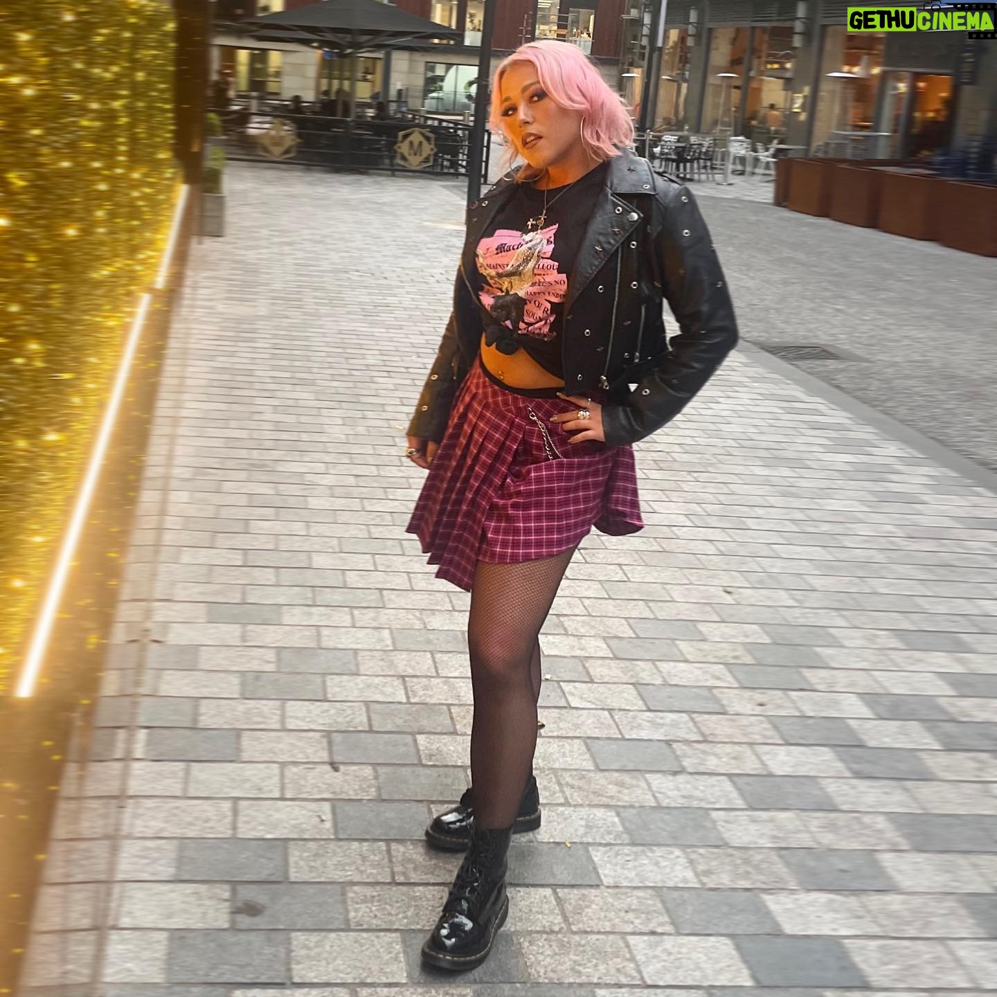 Amelia Lily Instagram - Find me in the city 🖤