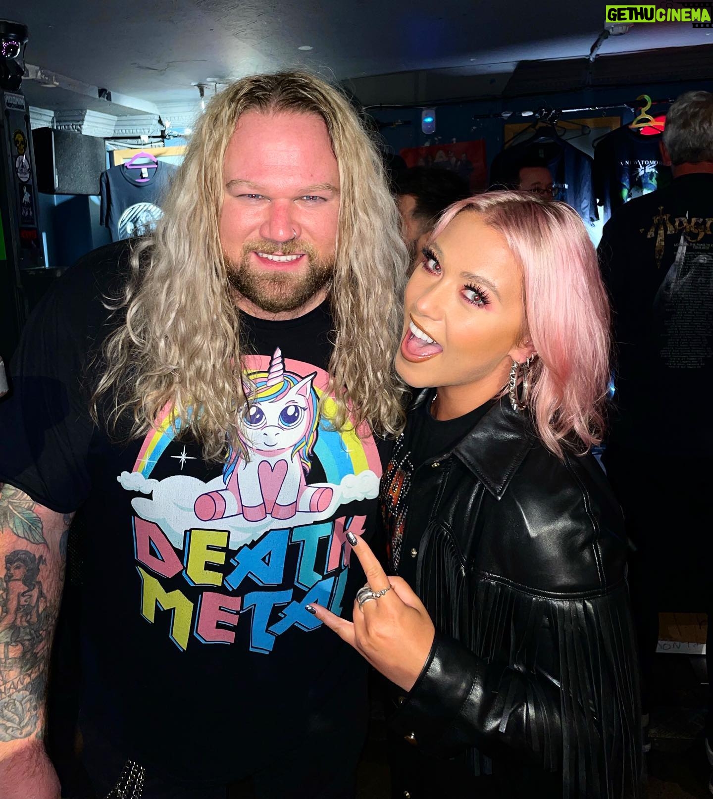 Amelia Lily Instagram - What a gig🤘🏻 proud of you @thenathanjames @weareinglorious