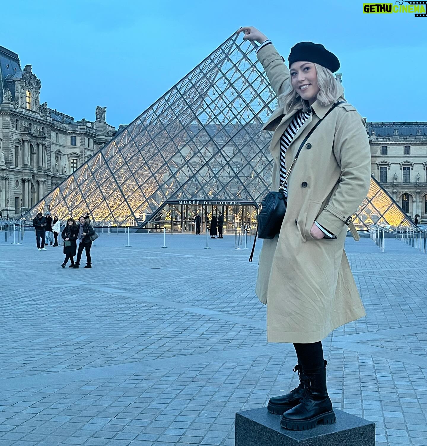 Amelia Lily - 0.9K Likes - Paris 🇫🇷❤️