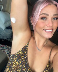 Amelia Lily Instagram - The FreeStyle Libre 2 system has completely changed my life! A little over a year ago I was lucky enough to be one of the first people to trial it and all I can say is wow! The intelligence of this little piece of technology has completely blown me away and even better it’s made my life so much easier as it gives me so much more guidance now especially with the alarm system◊, when I’m travelling for work and performing on stage! The transition from the original FreeStyle Libre sensor to FreeStyle Libre 2 was really easy too – you can see how I got on in by blog: https://www.freestylelibre.co.uk/libre/freestyle-libre-blog/Technology_That_Adapts_To_My_Pace_Of_Life.html Have you moved over yet? #FreeStyleLibreAmbassador #ad #Abbott #type1diabetic #FreeStyleLibre2