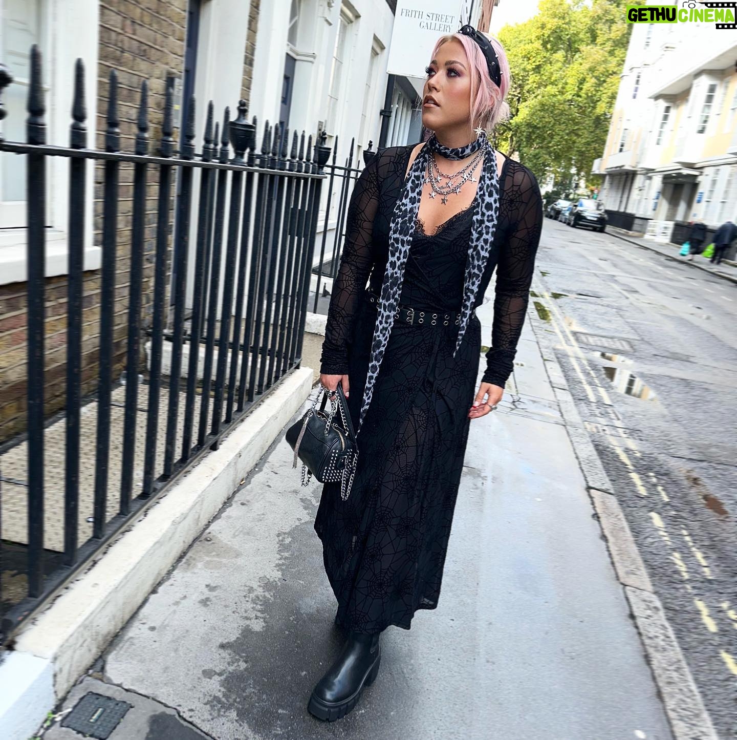 Amelia Lily - 0.9K Likes - Forever the queen of Halloween 🕷🕸