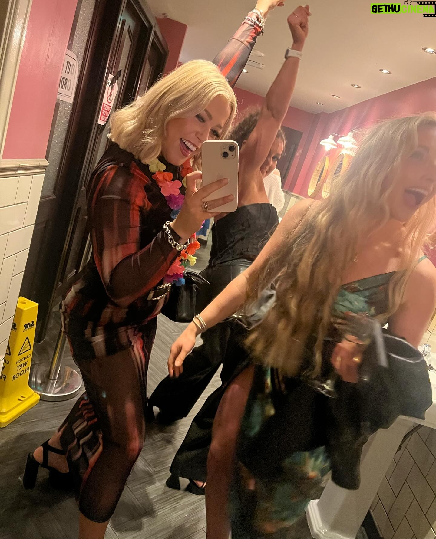 Amelia Lily - 779 Likes - Photo dump 🤍