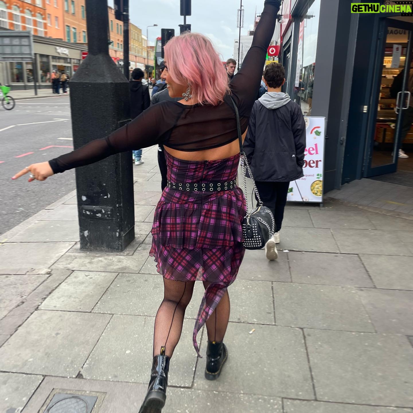 Amelia Lily - 2.4K Likes - Chapter 28! Let’s do this shit 🤘🏻