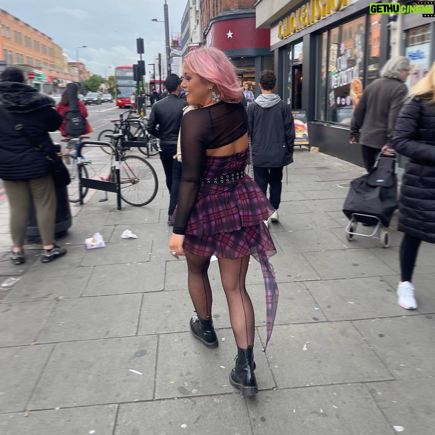 Amelia Lily - 2.4K Likes - Chapter 28! Let’s do this shit 🤘🏻