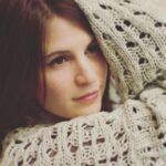 Amelia Rose Blaire Instagram - Feeling those cozy cuddly vibes ☁️🌨 What’s your favorite season? . . Photo by @jessnursephotography #dechartgames #winter #cozy #cozyvibes #ameliaroseblaire #photography