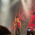Ami Oonuki Instagram - わたしが2日連チャン通って両日足がつったマイケル・モンロー @michaelmonroeofficial のライブは、どちゃくそ楽しくて終始ハッピーでした☺️ 惜し気なく聴かせてくれるHANOI ROCKSの曲も、ソロのキラーチューンもずっと名曲のままで、湧き上がる気持ちは初めて聴いたあの頃と遜色なくキラキラしてた✨ 当時16歳のアミはTVKの伊藤政則さんの番組にマイケルが出てるのを観て、次は絶対観覧応募する！って思ってました。その数年後まさか自分がTVKに朝4時入りして屋上から帯番組のオープニング撮るなんて思ってもなかったけど。そしてまさかわたしも立ったことのあるステージでマイケルがライブやるなんて。音楽とは夢や理想を軽く凌駕する、ただの尊いものだと再確認🥰 一日目はぼっち参戦だけど会場に行ったらマイケルもサミ・ヤッファもいるから全然寂しくなかったよ🥳 二日目はハノイ世代ではない年下の友達二人連れてったけどとても喜んでくれて、ライブ後めちゃ盛り上がった😂 マイケルは先月から来日してリハとかしてたっぽいのに街で会うこともなく、サイン会の存在も知らずに今日は大阪だったみたいね…まいきゅる〜‼️😭　 #michaelmonroe #HANOIROCKS #puffy #puffyamiyumi #1枚目はわたしが16歳の時に買った写真集 #白夜の騎士 #この時まだライブを観たことがなく #王子様的美しい人だと思っていた #まさかワイヤードのマイクを持ったまま壁を伝ってファンサしに行くとは(8枚目参照) #2枚目は脱ぼっちした証拠のダブルピース #一人だとできないやつ #人に頼む無理無理人見知りだもの #そしてソロメインDAYにも惜しげなく #uparoundthebend #みんな大喜び #カッコいいマイケル #お色直ししたマイケル #サミと仲良しのマイケル #謎のキラキラライトにハマってるご様子のマイケル #また惜しげなくやってくれてイントロからの誘い完璧な #MalibuBeachNightmare #わたしはマイケルを見てsax買いましたが自己流すぎて全然音出なかった #全公演行きたかったけどアミもアミで明日愛知県一宮市でワンマンライブやねん #aikoも名古屋いたから延泊してって言っといた #aiko昨日ライブでPUFFY歌ったんだって💕 #愛されすぎて明日頑張れそう☺️ #マイケルはフィンランド帰っちゃうのかなー #次はサイン会行きたい