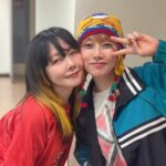 Ami Oonuki Instagram - 今年こそ、撮ってすぐ出し系のインスタグラマーになると曇天の空に誓ったのに、あみみってば！てことで、aikoの武道館ライブ行った時の写真〜❤️一緒に写真撮ろーってなって、あの子ってば…急に…ほっぺくっつけてきたの！！！！！！！！！！なんなん！！！かっわいいいいい！！！！！しぬかとおもった！！！！！！ #puffy #puffyamiyumi #aiko #あいことあみこ #嬉しそうな顔のあみこ #お外に出ないaikoに桜の開花情報を伝えるあみこ #aikoのライブのパンフレットの謎解きが難しいあみこ #今回のツアーもとても楽しめたよね☺️ #こんなにも満足度の高いライブはそんなにないと思う #ラッキーなことにほぼ毎ツアー観に行けてるけど #ぼっち参戦でも安心して爆笑できるライブなんなん