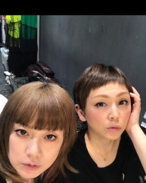 Ami Oonuki Instagram - 昨日、5/13で28歳迎えました！永遠のフレッシュな果実でお馴染みのPUFFYの長きにわたる活動、見守り&チヤホヤありがとうございます！✨
昨日は日頃応援してくださっている熱心なワンフーの皆さんとミーティングをし、かなり濃密な激ヤバ論争タイムを過ごしました。あっという間に会場の閉館時間になってしまいましたが、物足りないぐらいが次に繋がるとウォルトディズニーも言ってたとか言ってないとか。いつも隣に由美ちゃんがいる当たり前の贅沢をモチベに、多少のつらいことは乗り越えようと思います。
#puffy #puffyamiyumi #28年目を迎えました #フレッシュな果実 #28年間熟成寸前 #makingtheroadto30 #PUFFYのファンtoミ #来てビックリのミーティング #ミーグリっちゃミーグリ #色々な意見が聞けて良かったです #来てくれた皆さんありがとう！ #来れなかった皆さんも次があることを祈って #もしくは激しく事務所に言ってください #やればできる #夢は叶う #夢は死なへん #dizzysunfistやん #昨日の感想はPUFFYオフィシャルのDMまでお願いします #まだまだ聞きたいこといっぱい #なるべく沢山の方の意見が聞きたいので #今回手を挙げれなかった方も #次こそは気軽に手を挙げてくれよな #30周年までコンスタントに続けていけたらいいよな #連れてきた友達の感想も教えてほしい