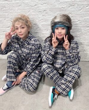 Ami Oonuki Instagram - 昨日、5/13で28歳迎えました！永遠のフレッシュな果実でお馴染みのPUFFYの長きにわたる活動、見守り&チヤホヤありがとうございます！✨
昨日は日頃応援してくださっている熱心なワンフーの皆さんとミーティングをし、かなり濃密な激ヤバ論争タイムを過ごしました。あっという間に会場の閉館時間になってしまいましたが、物足りないぐらいが次に繋がるとウォルトディズニーも言ってたとか言ってないとか。いつも隣に由美ちゃんがいる当たり前の贅沢をモチベに、多少のつらいことは乗り越えようと思います。
#puffy #puffyamiyumi #28年目を迎えました #フレッシュな果実 #28年間熟成寸前 #makingtheroadto30 #PUFFYのファンtoミ #来てビックリのミーティング #ミーグリっちゃミーグリ #色々な意見が聞けて良かったです #来てくれた皆さんありがとう！ #来れなかった皆さんも次があることを祈って #もしくは激しく事務所に言ってください #やればできる #夢は叶う #夢は死なへん #dizzysunfistやん #昨日の感想はPUFFYオフィシャルのDMまでお願いします #まだまだ聞きたいこといっぱい #なるべく沢山の方の意見が聞きたいので #今回手を挙げれなかった方も #次こそは気軽に手を挙げてくれよな #30周年までコンスタントに続けていけたらいいよな #連れてきた友達の感想も教えてほしい