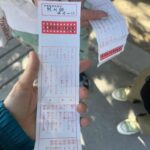 Ami Oonuki Instagram - Bリーグオールスター前夜祭で行った沖縄の思い出は空き時間にドラムのみよちゃんと初詣したことだYO!! 沖縄はほんとに暖かくって、なんならちょっと歩いたら半袖でいい感じだった☺️ みよちゃんはいつ会っても誰に対してもテンションが同じなので、会うと安心して元気がもらえます💪 そしてドラム叩いてる時のみよちゃんは凄まじくカッコイイ🥁こんな女の子なかなかおらんよな🤩 #puffy #puffyamiyumi #drums山口美代子 #美代子のテンション #上がることはあっても下がってるとこ見たことない #あ #あるっちゃあるか #話の合わない人の話聞いてる時 #打っても響かない相手の時 #どうでもいい返事してる #でもビール飲みながらだと #オールオッケー🍺 #海で飲むバナナジュース最高！ #島バナナとミルクたっぷり #そして初詣 #波の上宮 #海の上の神社 #おみくじ引いて #人に任せたらいいみたいなこと言われた #人に助けられて仕事できてるからな #みんなありがとな #ここに来ての急な感謝 #ラップにしたいけどできない描写 #えーとえーと #この後ステーキも食べました #rompusのお帽子暑かった