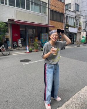 Ami Oonuki Instagram - 本日ぅうううう！！！吉村由美さんのぉおおおおお！！！お誕生日ぃいいいいいいぇあ！！！ということで、今日も今日とて絶賛仕事中ですが色んな可愛い由美ちゃんのオフショットを集めてみましたの🩷🩷🩷
まじでこんな可愛い子なかなかいないと思うっぴ❣️🍬🍦🍨🍩🍫🍪由美ちゃんの隣に居る時間コンテストでぶっちぎりの優勝を飾った亜美が、自信を持ってお届けする可愛い由美ちゃんご堪能ください😍
#puffy #puffyamiyumi #吉村由美 #寝屋川のアナコンダ #一杯目早子🍺 #キティマオ #ケテエちゃん #色んなあだ名がありました #そんな由美ちゃんも #lv49 #写真はイカゲームに参加した由美ちゃんや #流行りのアプリの由美ちゃん #ハートに囲まれてキメ顔の由美ちゃん #美味しそうなスイーツ食べてる由美ちゃん #毎年一緒にカニ食べ行ってる由美ちゃん #いやー暑くて参っちゃうよねの由美ちゃん #だんだんと笹野さんになる由美ちゃん #もっと載せたいのになー #どれもこれも可愛すぎてゲロ吐きそう🐸 #ずっと愛でてられる子が隣にいるしあわせ #おたおめ中のおたおめ #今日を日本の祝日にしたい #仕事入れるけど #明日の由美ちゃんの友達主催の誕生日会 #誘われてないけど偶然なフリしちゃおうかな #場所はわかってる