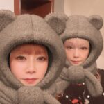Ami Oonuki Instagram - アプリの底力を知った2024年のアミユミは、来月めちゃ久々にワンマンをやります☺️ 「ROAD TO 30」と銘打って30周年に向かって色々行う第一歩は、愛知県一宮市でのライブになります！2024年2月10日かな🤔 このライブに向けて毎日10キロ泳ごうとしたり、週3のピアノのレッスンをしようとしたり、週4で流行りのマシンピラティスに行くところだったり、週6で糖分を摂ったりしています！！由美ちゃんに於いては既に完璧に仕上げてます！！ 是非みんなで遊びにきてね☺️☺️ #puffy #puffyamiyumi #久々にツーショット撮ったら #由美ちゃんが赤ちゃんみたいでおかわ👶🏻 #今日別件で名古屋行ったんだけど #新幹線での話がめちゃ楽しかった #わたしがイドゥナ見始めたもんで #すごい盛り上がった #ワンマンだとアミユミのおしゃべりが長くなるかもしれないけど #勘弁してくれよな #舞台監督に怒られるけどな #2月10日 #一宮市市民会館 #この日ガイシホールで #coldrainもライブしてるけど #間違えてこっち来てくれてもいいよ #coldrain感動するかもだけど #絶対まさとより面白いこと言うよ @masato_coldrain