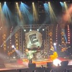 Ami Oonuki Instagram - ワンマンライブ→メ〜テレ「Bomber E」ライブ→山フェス…とPUFFY怒涛の3連チャンが終わり、由美ちゃんもTwitter？ Ｘ？で言ってたけどめちゃくちゃキラキラの３日間でした。即日投下できないでお馴染み系インスタグラマーなので、事後報告を徐々に上げて行きますので、余韻に浸り終わった頃にまた思い出させる作戦で行きたいと思いますので、震えてお待ちくださいませ☺️ この日はメ〜テレ「Bomber E」の収録で、久々のゴールデンボンバー鬼龍院翔くんと愛知県知立市で会いました！キリショー先輩の愛される理由って、話すとほんとわかるよね〜！収録楽しかったです☺️そしてテレビなので大好きなともちゃん( @tomoe___nakayama )にメイクしてもらったよ💄観てくれたみなさんありがとうございました！ #puffy #puffyamiyumi #メーテレ #BomberE #ゴールデンボンバー #鬼龍院翔 #一緒に写真撮るの忘れがちインスタグラマー #ともちゃんに目周り素敵にしてもらった #これは記念に撮った #記念にっていうか #参考に… #隙あらば自分でやろうとしてw #ところが何かが違うのよねー #ファンデーションも全然塗ってる印象ないのに #なーんか綺麗になってるし #アイラインも少し足すだけで目が大きくみえる #プロってすげえや✨ #この日のバンドは #ベース木下裕晴さん #ドラム岡本啓佑くん #ギターみんなのアイドル新井