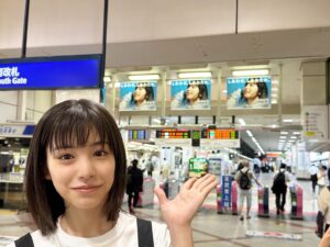 Ami Touma Instagram - 本日、7月7日は、#カルピスの日！
池袋駅でカルピスウォーターのポスターを沢山飾っていただいてるので行ってきました！ぜひ私と一緒に記念写真を撮ってみてください！
（ここは、9日までになります…）
#カルピスウォーター
#七夕