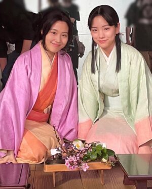 Ami Touma Instagram - この後20時から「#どうする家康」23話が放送されます！
写真は有村架純さんとのツーショット。
どうする家康の撮影で、一番ご一緒している時間が長くて、常に声をかけてくださったり色んな所で気遣ってくださったり、ととても優しい方でした！
23話、ぜひご覧下さい！
瀬名さんと亀の会話にもご注目下さい！