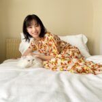 Ami Touma Instagram – #Myojo に出演させていただいています！
一緒に写ってくれた猫ちゃんが本当に可愛すぎて撮影中ずっと癒されてました🐱
ぜひ見てみてください❕