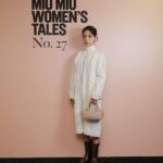 Ami Touma Instagram - ミュウミュウ ショートフィルムプロジェクト 「MIU MIU WOMEN’S TALES(女性たちの物語)」上映イベントに参加させて頂きました。 国際的に活躍する女性映画監督たちに作品を制作してほしいというミュウミュウの依頼から始まり、10 年以上続いているプロジェクトだそうです。 ショートフィルム｢I AM THE BEAUTY OF YOUR BEAUTY, I AM THE FEAR OF YOUR FEAR」を見てきました。 心に隠してきた気持ちを押し殺さず自分が持てるもの全てを使って表現していく事で本来の自分が見えてくる、と教えられているように感じました。 素敵な衣装を着て、可愛いバッグを持って、ショートフィルムを見られてとても素敵な時間でした。 ショートフィルムはYouTubeでも見る事ができるので気になった方はぜひご覧ください！ #MiuMiu #MiuMiuWomensTales #PR