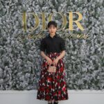 Ami Touma Instagram - ディオールホリデーイベント「ガーデン オブ ドリームズ」に行ってきました！ 香りや光の仕掛けが施されていてとてもドキドキして、普段とは違う夢の世界に迷い込んだような特別な気分になりました！ 2023年12月1日(金)~ 2023年12月17日(日) 11:00 ~ 20:00(最終入場19:20 港区六本木6-10-1 六本木ヒルズアリーナ/毛利庭園 特設サイト : http://on.dior.com/xmaspopup2023 @DiorBeauty @Dior #DREAMINDIOR #DIORHOLIDAYS #ガーデンオブドリームズ. #ディオールファインジュエリー #SupportedByDior