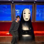 Ami Touma Instagram – 先日ジブリパークに行ってきました！
小さい頃からジブリが大好きで、ずっと行きたかったので、1人で大はしゃぎでした笑
個人的に風の谷のナウシカが一番好きなのですが、ちょこんと座ってるカオナシが可愛かったのでツーショットを📸
お土産コーナーは宝の山で多分1時間くらい居ました笑
一日じゃ時間が足りないくらい楽しかったです！
#ジブリパーク