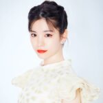 Ami Touma Instagram - #25ans に出させて頂きました。 普段とは違った華やかな衣装を着て、メイクもいつもとは違った少し強い印象だったので、背筋が伸びる思いで撮影しました！ ぜひ、みてください！