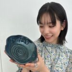 Ami Touma Instagram - 前の#Myojo の撮影で作ったお皿が手元に届いたので、ハンバーグ（自分で作ったのでちょっと焦げました💦）を盛り付けてみました！ 今月号も是非ご覧下さい！