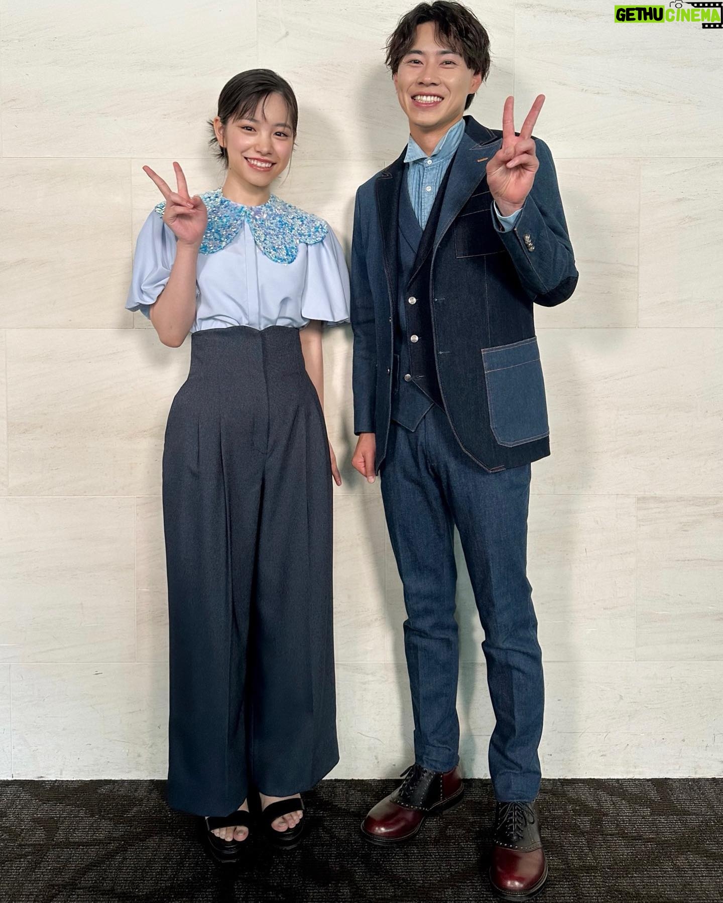 Ami Touma Instagram - 今日は「水は海に向かって流れる」初日舞台挨拶でした! 写真は楓の兄、泉谷颯役の#戸塚純貴 さんと!初めてのお兄ちゃんで現場でも沢山助けて貰ってました。 ぜひ映画館で見ていただけると嬉しいです! #水うみ