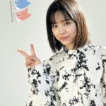 Ami Touma Instagram – 皆さんゴールデンウィークどうお過ごしですか！
友達や家族と出かけている方、家でまったり休みを満喫されてる方、お仕事を頑張ってる方も、少し寒かったり急に暑くなったりと気温の変化が激しいので、体調、そして怪我・事故に気をつけて、お過ごしください😊

#17歳　と　
#2歳　の私。
