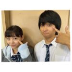 Ami Touma Instagram - ｢#ケの日のケケケ｣放送まであと4日です！ 今日のオフショットはあまねのクラスメイト進藤虎太郎役の#奥平大兼 さんと！ あまねと進藤くんの意外な共通点。 実は同じ目の下にホクロが！👀 自分が自分らしく過ごせるように、あまねは進藤くんとある同好会を作る事にします。 あまねに優しく寄り添ってくれる、心の支えでもある人物です。 ｢ケの日のケケケ｣お楽しみに！