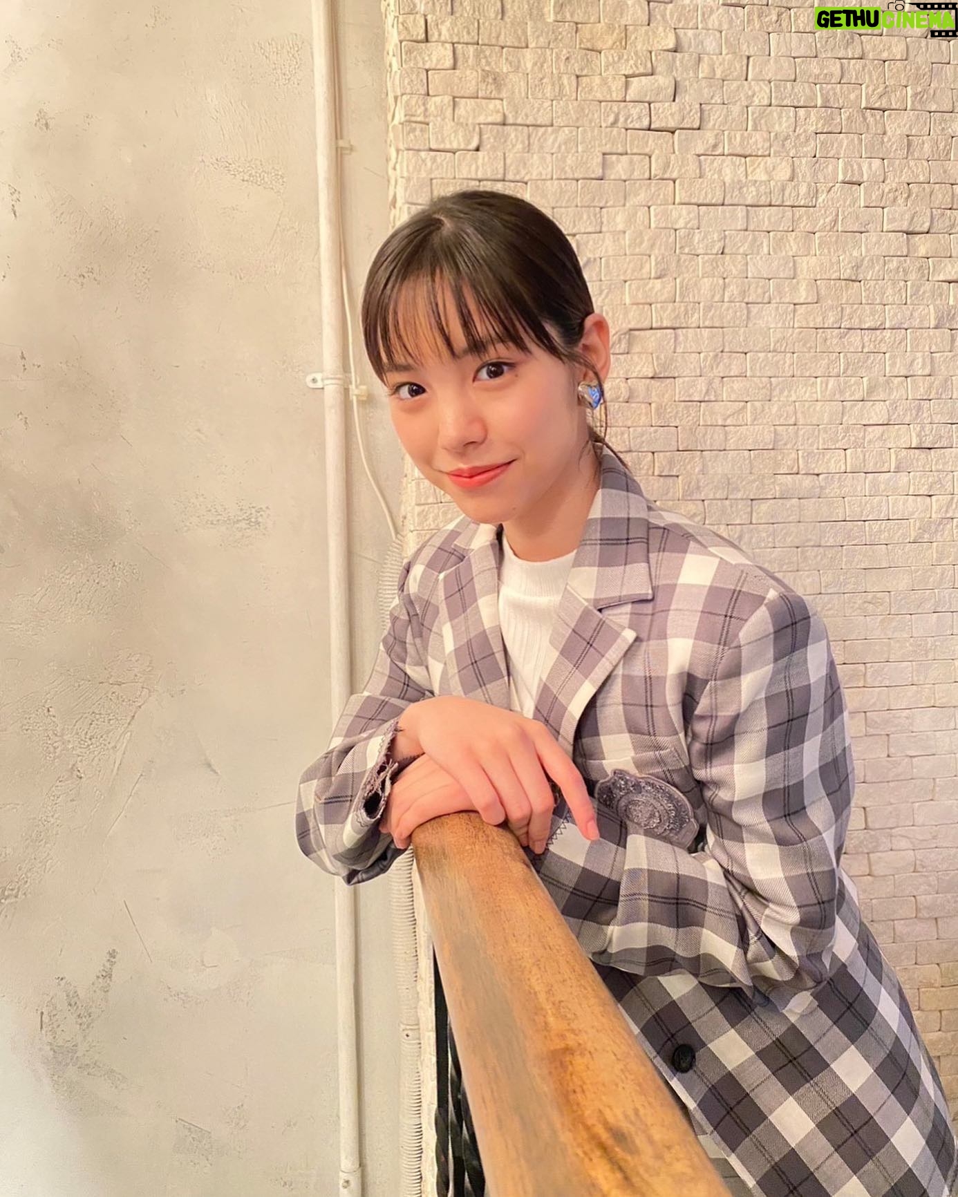 Ami Touma - 31.8K Likes - #日経エンタテインメント 10月号今日発売です。
少し大人な雰囲気の衣装を着させて頂きました!
是非ご覧ください!
#連載