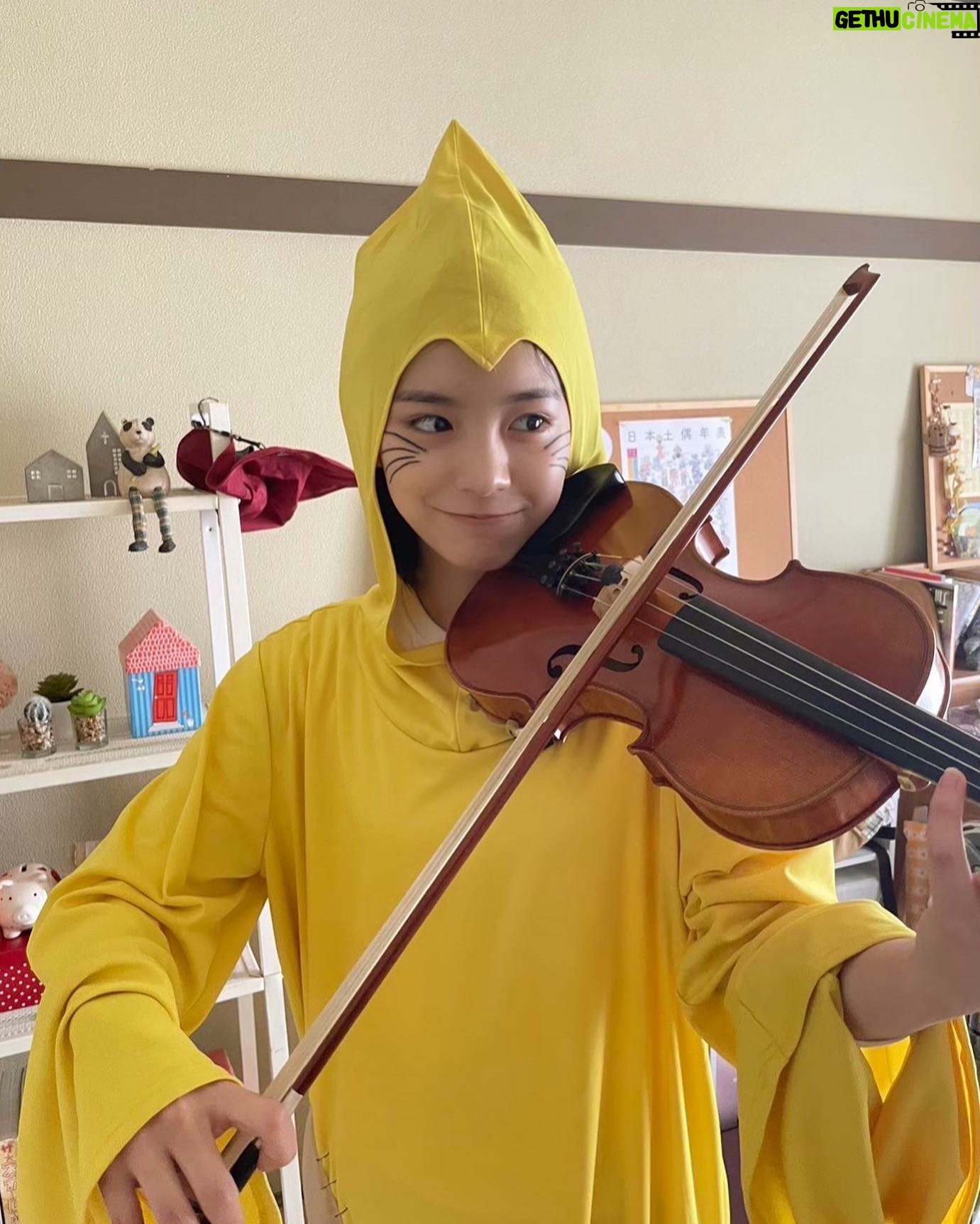 Ami Touma - 32K Likes - みなさん、こんばんは。
もうすぐハロウィンということで、仮装🎃ではなく、「#僕の手を売ります」の丸子の3話オフショットを上げます!
これなんだか分かりますか??
みなさんは今年のハロウィンはどう過ごしますか?どんどん寒くなってきているので体調に気をつけてお過ごしください!