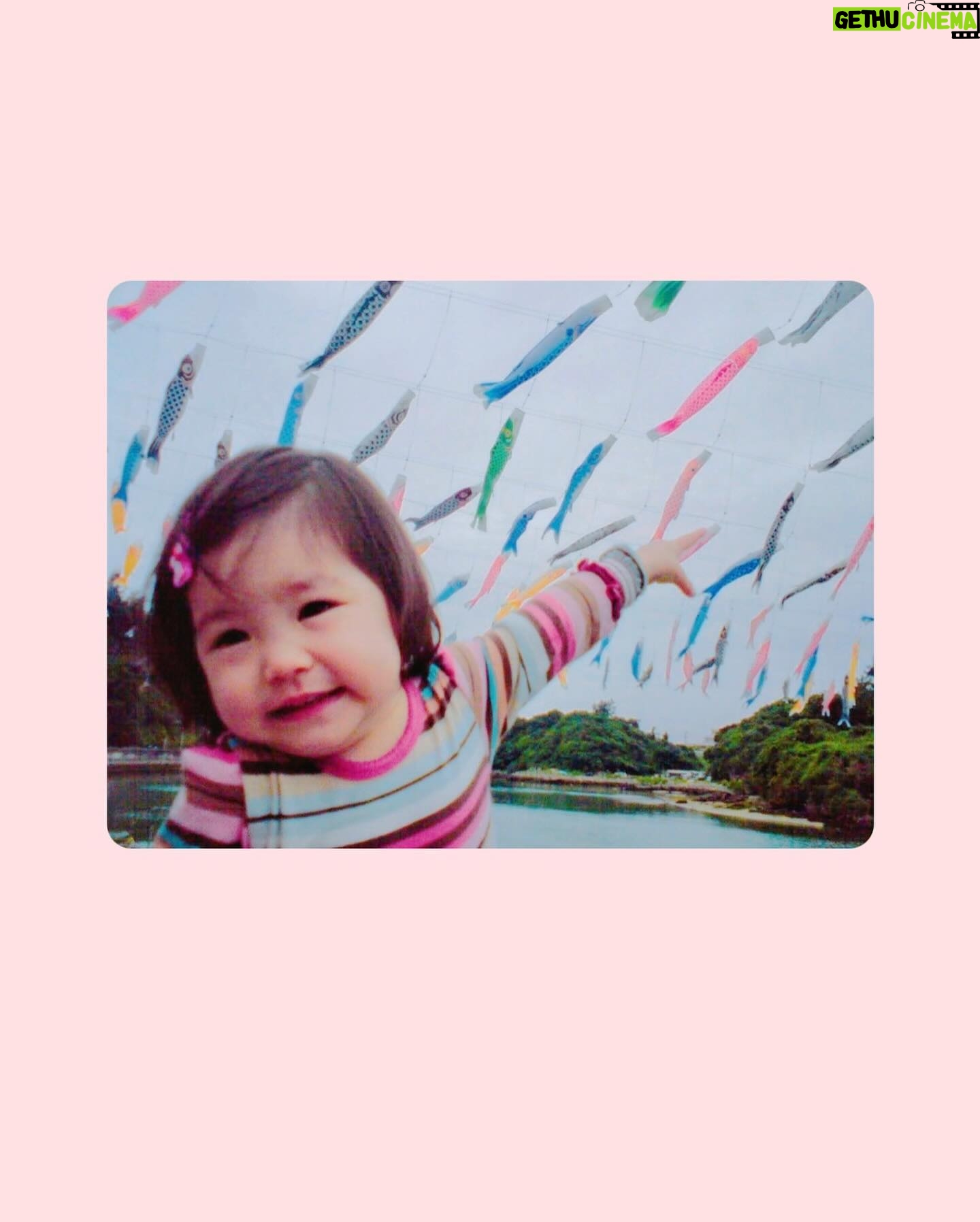 Ami Touma - 29.9K Likes - 皆さんゴールデンウィークどうお過ごしですか!
友達や家族と出かけている方、家でまったり休みを満喫されてる方、お仕事を頑張ってる方も、少し寒かったり急に暑くなったりと気温の変化が激しいので、体調、そして怪我・事故に気をつけて、お過ごしください😊
#17歳 と
#2歳 の私。