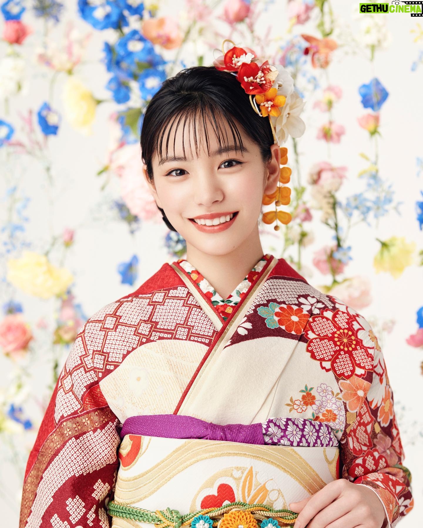 Ami Touma - 29.7K Likes - この度、京都きもの友禅さんのイメージモデルをさせて頂くことになりました!
今回の撮影で初めて振袖を着ました👘とても色鮮やかな振袖を身に纏うと、自然と気分も上がってきて凄く楽しかったです!
#京都きもの友禅