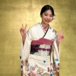 Ami Touma Instagram - あけましておめでとうございます🎍 お正月、皆さんどうお過ごしでしょうか？ 私は家族と一緒にお雑煮を食べました。 新しく心を入れ替えて、2024年も色んな作品をお届けできるよう頑張っていきます！ 今年も宜しくお願い致します！