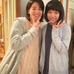 Ami Touma Instagram - 「#ケの日のケケケ」のオフショット📸 あまねのお母さん・響ちゃんこと、響子役の#尾野真千子 さんと！ 今夜最終回放送もある「#僕の手を売ります」でもご一緒させていただいてた事もあり、今回あまねを演じるにあたってとても心強かったです。 「ケの日のケケケ」お楽しみに！