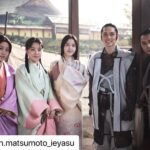 Ami Touma Instagram – 本日、20時〜「#どうする家康」です。
家康と織田信長の対峙。
どうする家康の撮影の中で、一歩も動いてはいけないような一番緊張感と迫力を感じるシーンでした。この緊張感は画面越しでも伝わってくるはずです!

ぜひご覧下さい！

#家族写真 撮っていただきました！