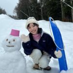Ami Touma Instagram – #MYOJO の撮影で山梨県に行って来ました！
そりすべりをしたり、沖縄では見られない一面まっ白な雪景色を堪能してきました！
ぜひご覧下さい！
