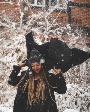 Aminata Touré Instagram - Euch allen ein schönes Wochenende ❄️❄️❄️

📸 @aufmdach