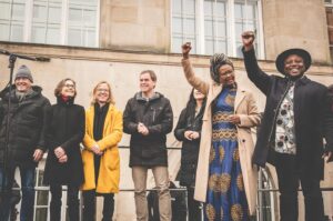 Aminata Touré Instagram - They said: 15.000 Leute in Kiel! 🥹♥️🙏🏾
Danke, Kiel!
Es bleibt unsere Pflicht nicht nur heute auf die Straße zu gehen, sondern auch an jedem anderen Tag für unsere Demokratie zu kämpfen.

Großen Dank an @dgb.kiel.region für die Organisation und das Mobilisieren!
