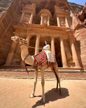 Amira Hilda Douaouda Instagram - #البتراء_الاردن 🇯🇴

#petracamels #petra #petrajordan #jordan 
 
With Love ❤️