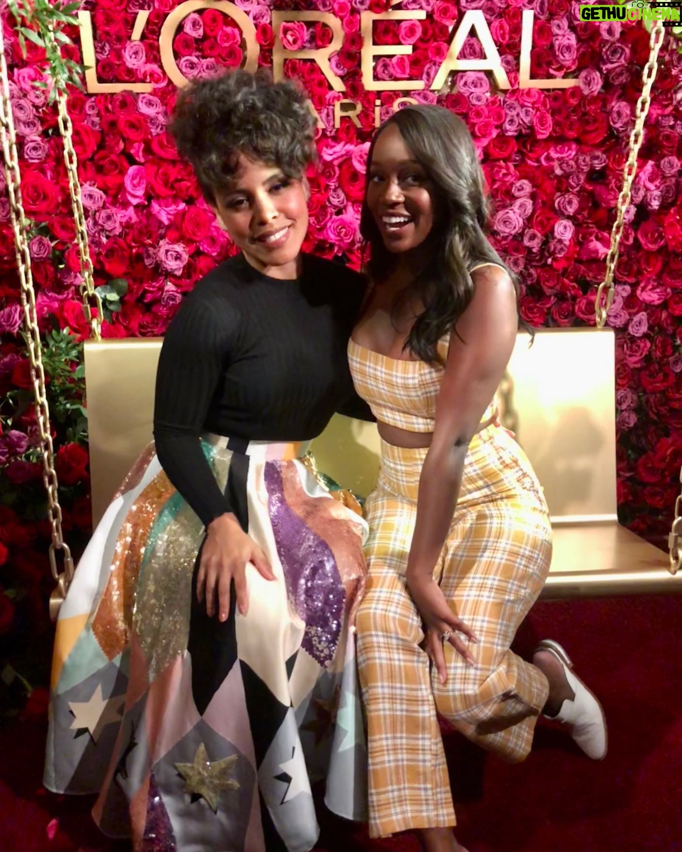Amirah Vann Instagram - Please help me shower @ajanaomi_king with love today-her birthday! Love you my sister 💗 You are amazing in every way!