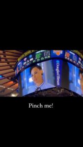 Amirah Vann Instagram - Thank you @nyknicks ❤️❤️❤️ 🎥 @happy2bmechie #knicks #nba #queensgirl