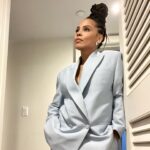 Amirah Vann Instagram - Meditating on the fellowship yesterday and how it inspires, sustains and elevates ✨ Special thank you to @mscarmenj & @laylay_sun Love y’all! #EssenceBlackWomenInHollywood Styled by my family @zadrianandsarah Suit @PhilosophyOfficial Shoes @ManoloBlahnik Earrings @Tasaki_intl Rings @GraziellaFineJewellery Makeup @tamielsombati Braids @ikea_styles styled by me