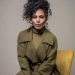 Amirah Vann Instagram - Soy Afro-Boriqua “pa que tu lo sepas”/I’m Afro-Puerto Rican so you know! Huge thank you to Jasmin Hernandez @gallerygurls for my very first LatinX profile-I loved our talk! It has taken a long time for me to feel seen or embraced by our LatinX Hollywood community and my heart is full of gratitude. Let’s continue to make space for more LatinX faces and stories- especially our darker skinned toned and indigenous hermanas/sisters like my daughter! I am thrilled to share some of my experiences as a proud Afro-Nuyorican actress with you-my online familia/family 💗 Link In Bio @r29somos @refinery29 📸 @vfpvik