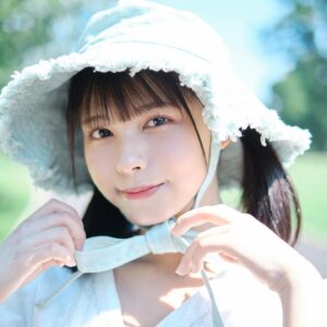 Amisa Miyazaki Instagram - 今年の夏は何する予定〜？？

Twitterにも同じもの載せたけどインスタにも🙌
・
そして！昨日のファンミのグッズで出されていた、ブロマイド10種とランダムチェキ、キャップが、オンラインでも販売されました！！是非チェックしてね🫶